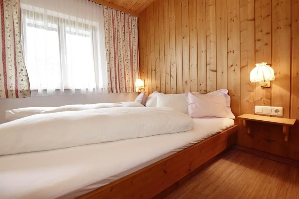 Bed and Breakfast Berghof Gundalatsch à Gaschurn Extérieur photo
