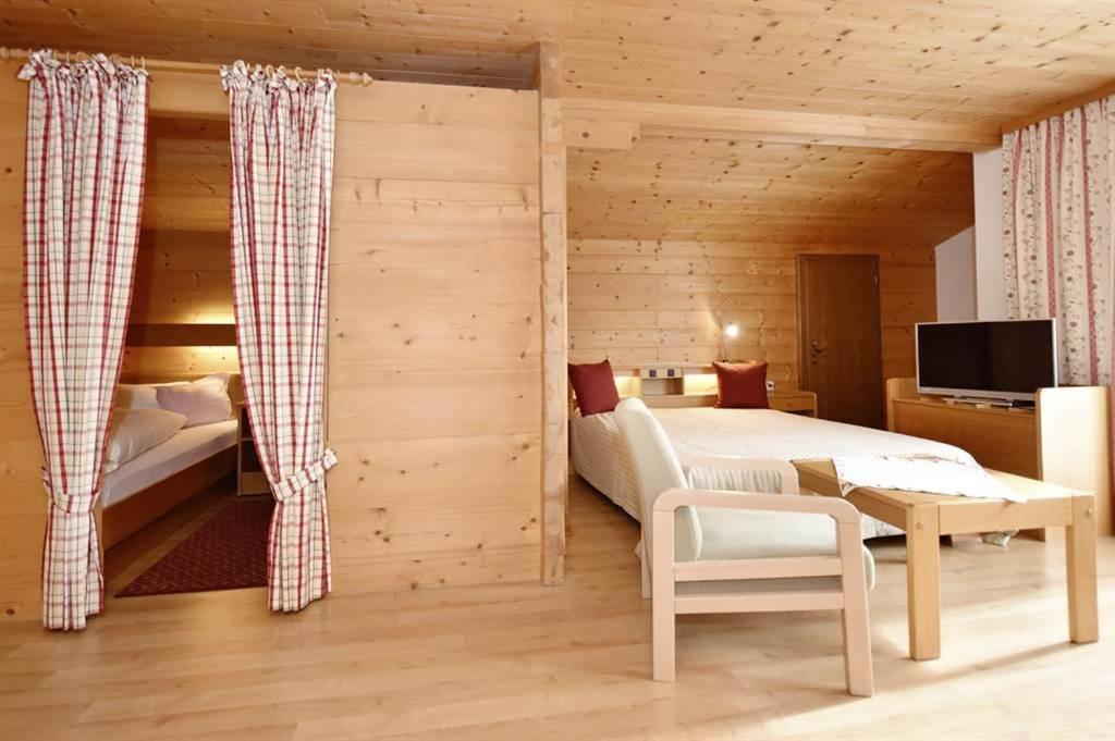 Bed and Breakfast Berghof Gundalatsch à Gaschurn Extérieur photo