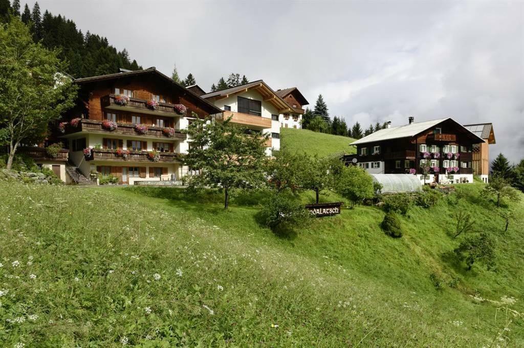 Bed and Breakfast Berghof Gundalatsch à Gaschurn Extérieur photo